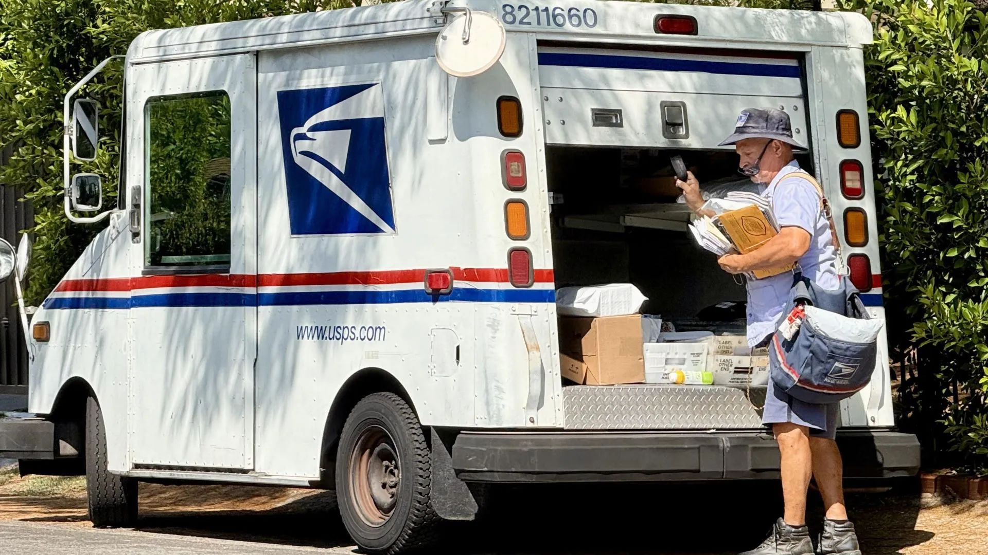 USPS, letter carriers head to mediation for new contract